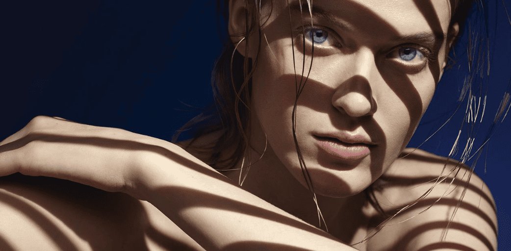 Volto in primo piano di una donna